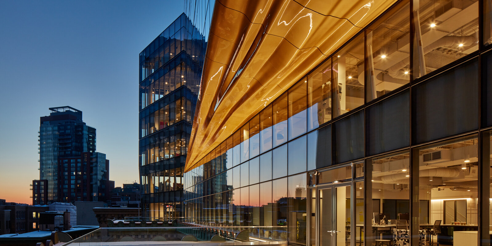 مبنى إداري تجاري